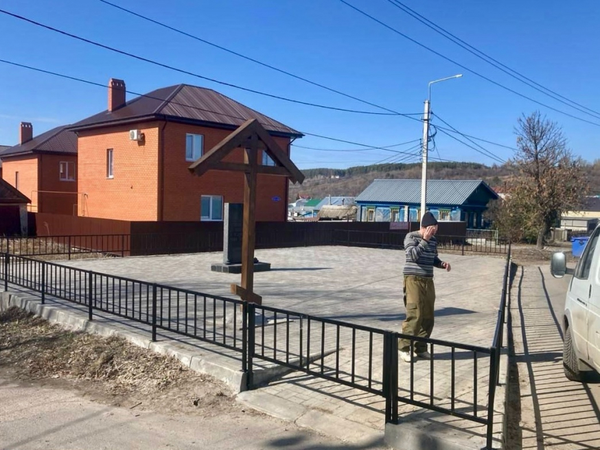 В Мостовой Слободе завершены работы по установке нового ограждения вокруг памятника «Односельчанам, отдавшим жизнь за свободу и независимость нашей Родины»!