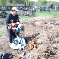 Уборка мусора на Мостовском кладбище продолжается.