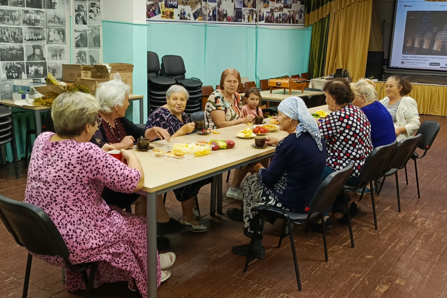 В клубе ТОС &quot;Мостовая Слобода&quot; прошли традиционные соседские посиделки.